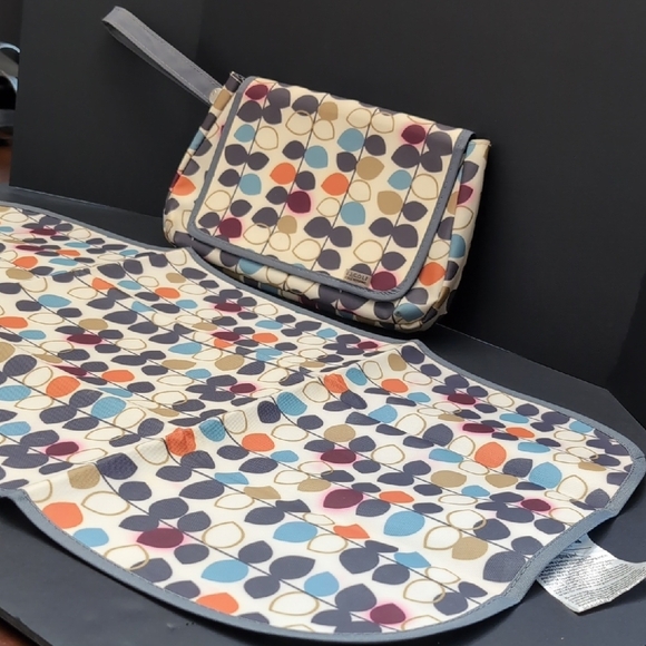 JJ Cole Collections Portable/Wipeable Diapers And Wipes Pod With Change Pad . - Picture 1 of 13